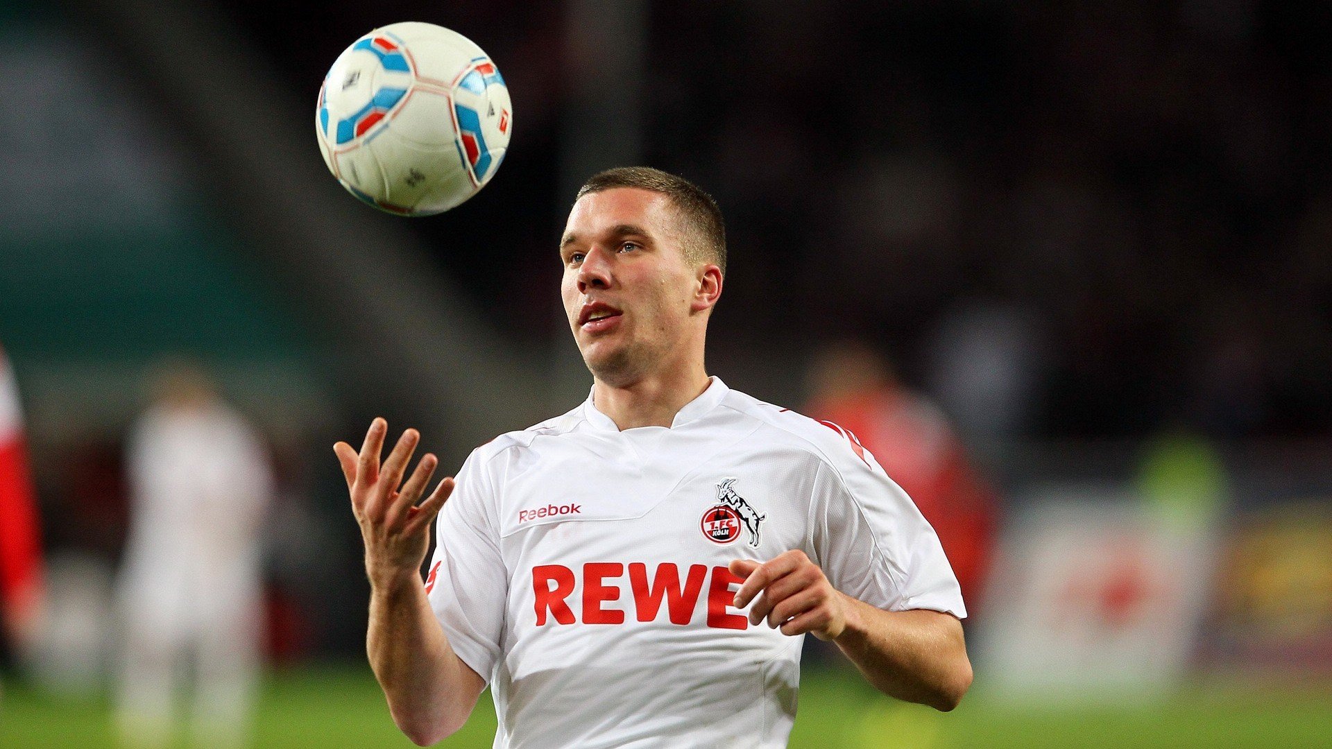 小型飞碟狙击竞技，精准射击的技术比拼，微型飞碟